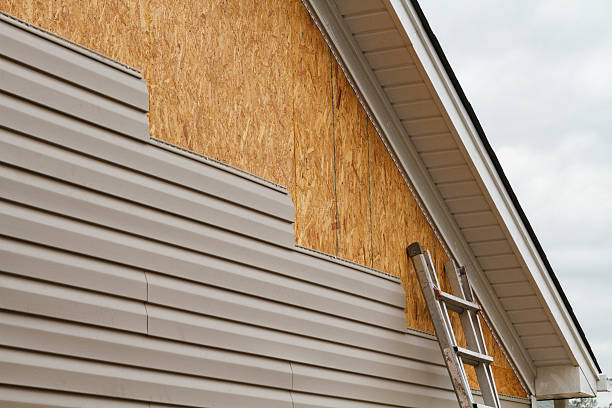 Professional Siding technician working in Coinjock, NC